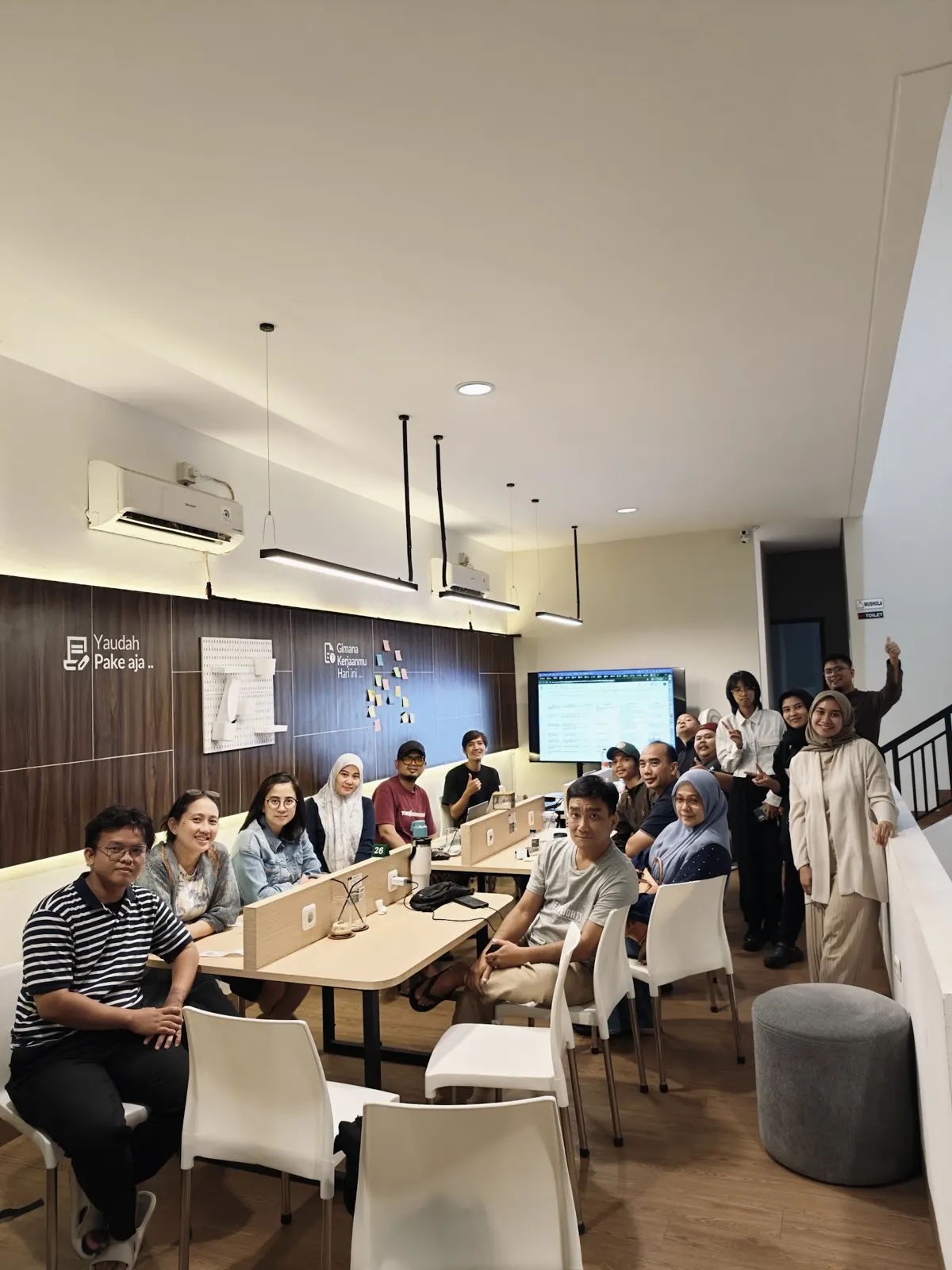 AI untuk Bisnis: 8 Cara UMKM Memakai AI Mulai Hari Ini