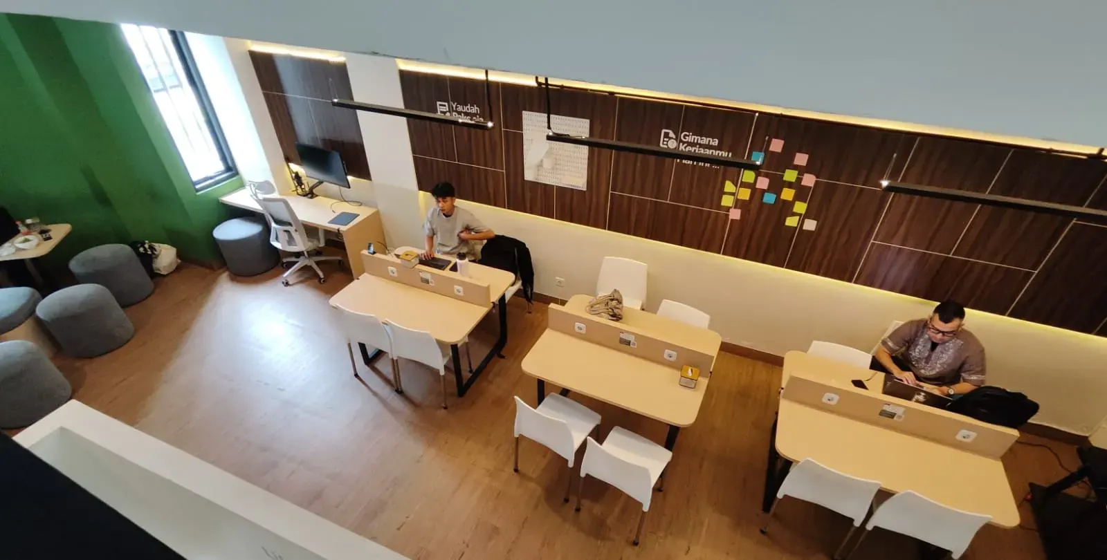 Cafe Tenang Tanpa Musik di Tangerang, Suasana ala Kantor