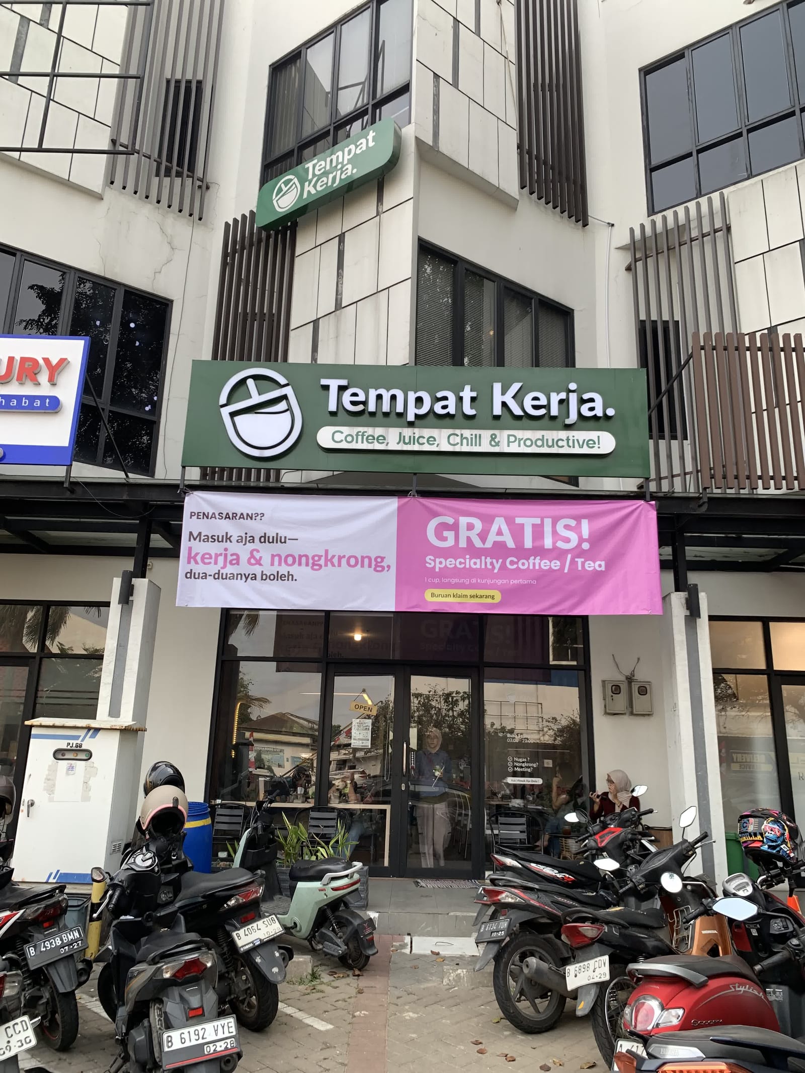 Suasana Kopi Tempat Kerja