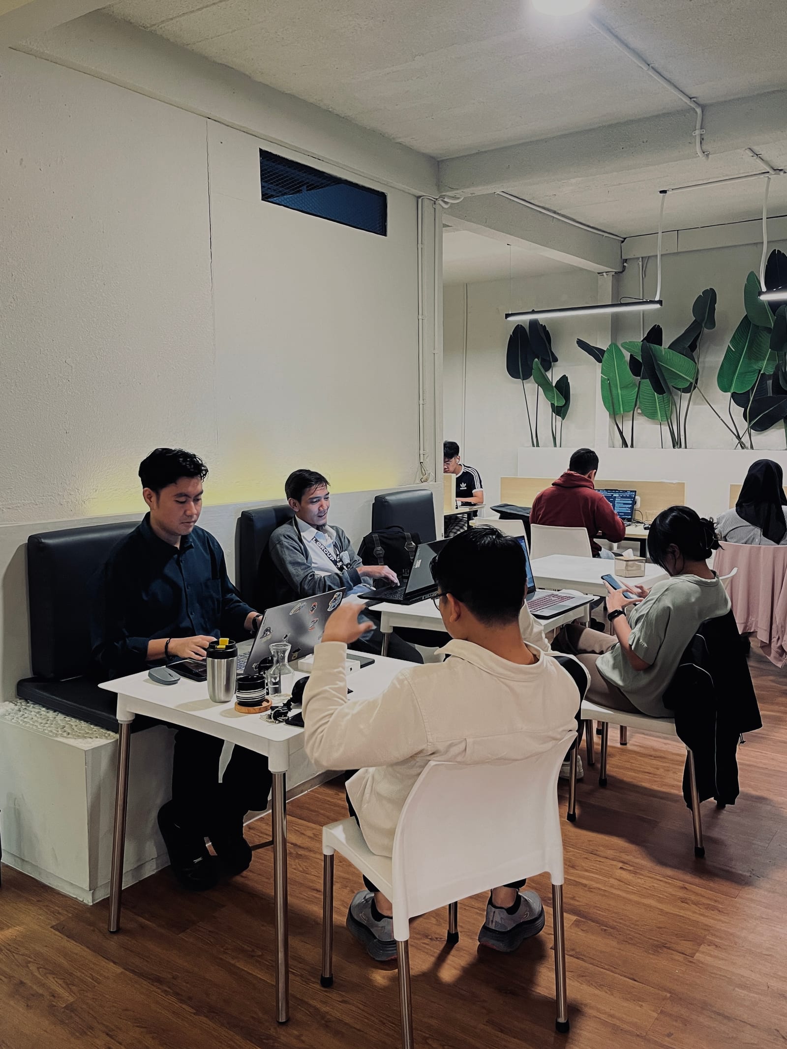 Suasana Kopi Tempat Kerja